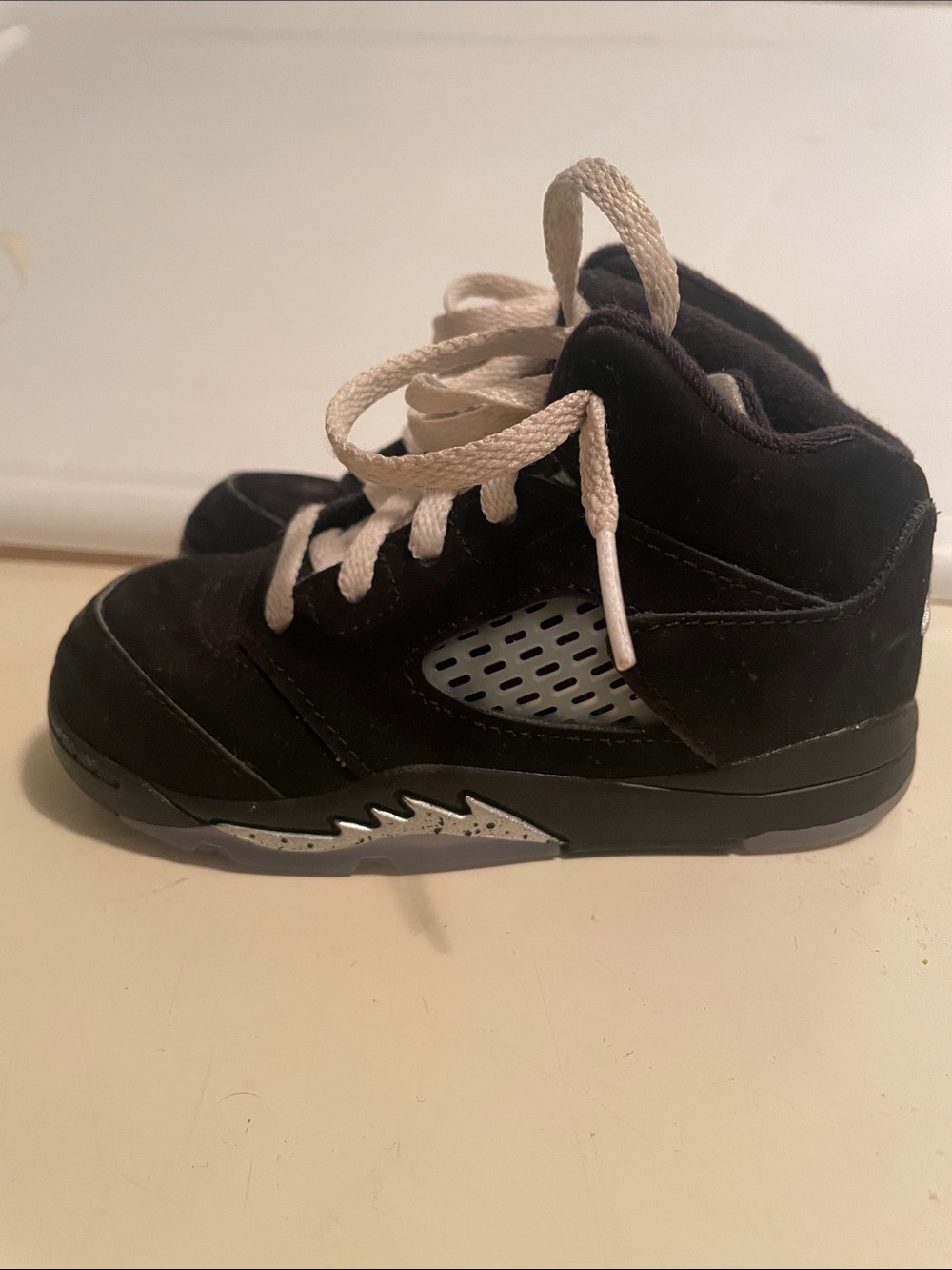 Jordan 5 Retro Metallic Toddler Sneakers size 8c